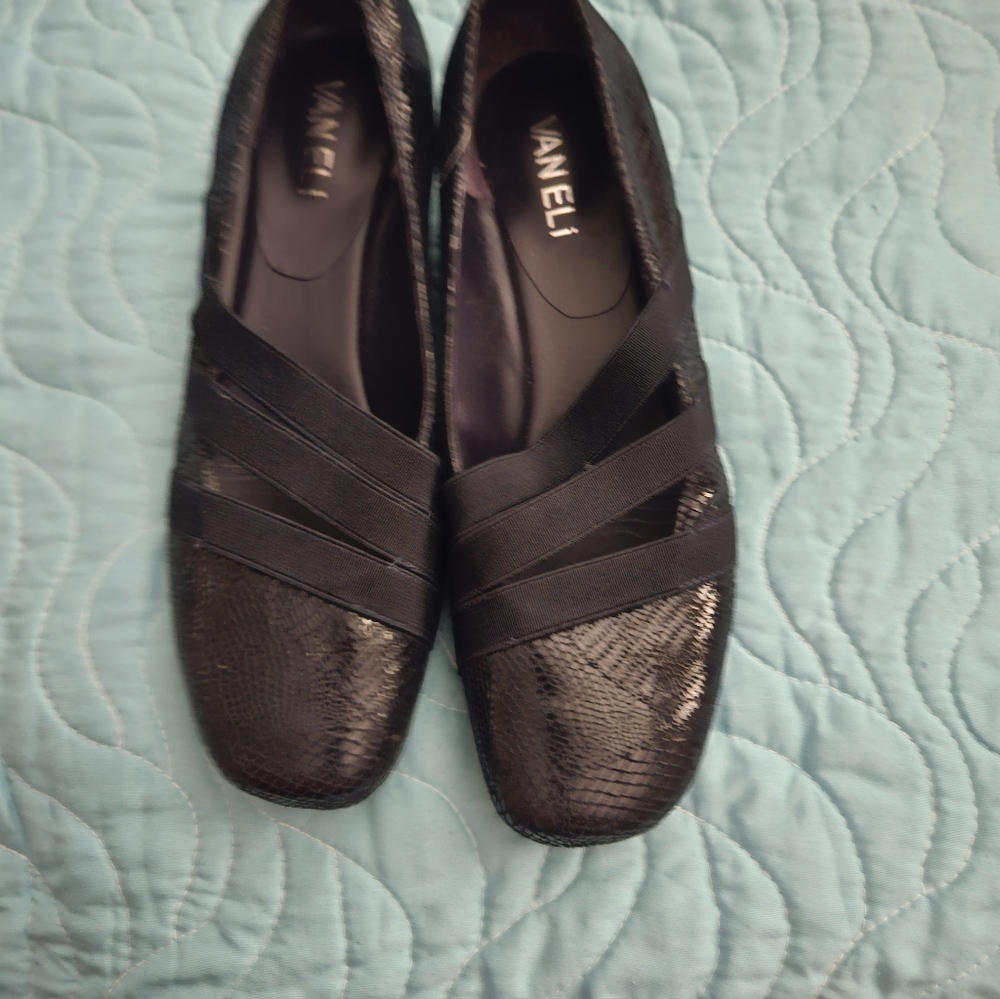 Vaneli Women's Black Textured Flats